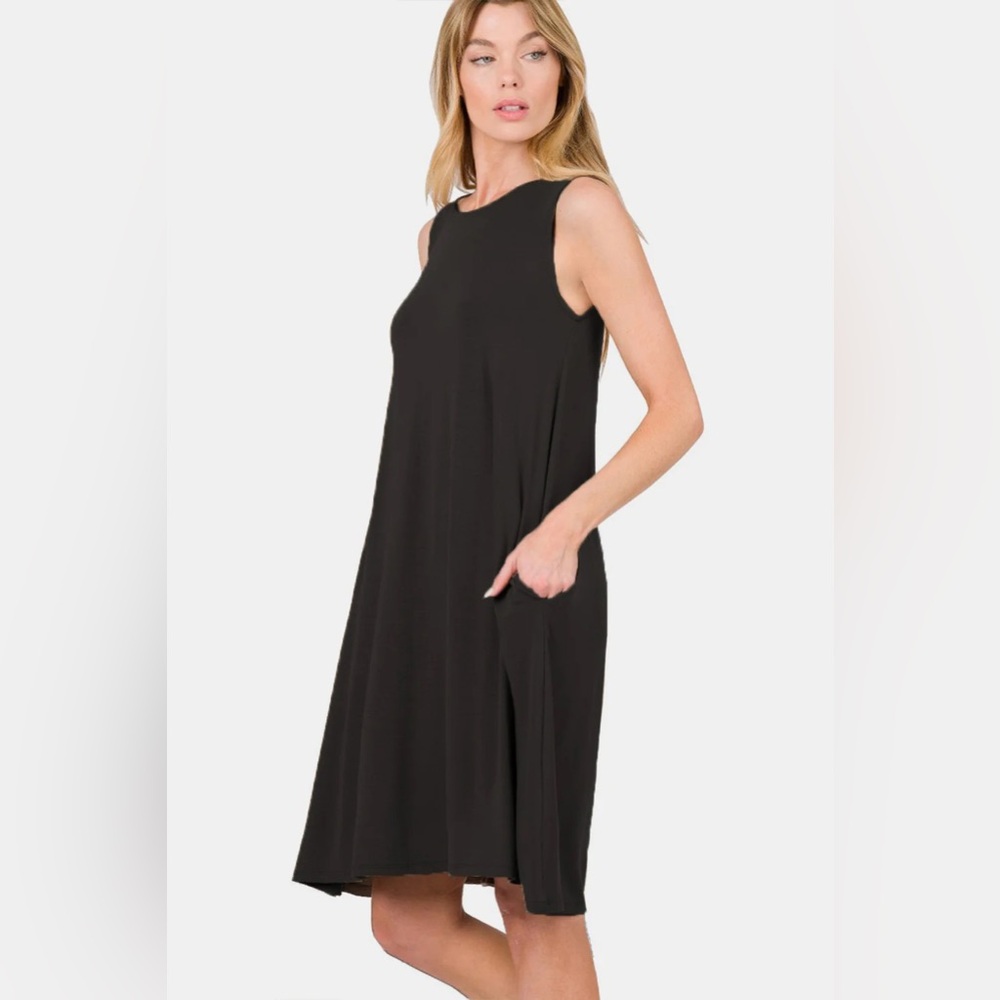 ZENANA LITTLE BLACK SLEEVELESS MINI DRESS WITH SIDE POCKETS SIZE M